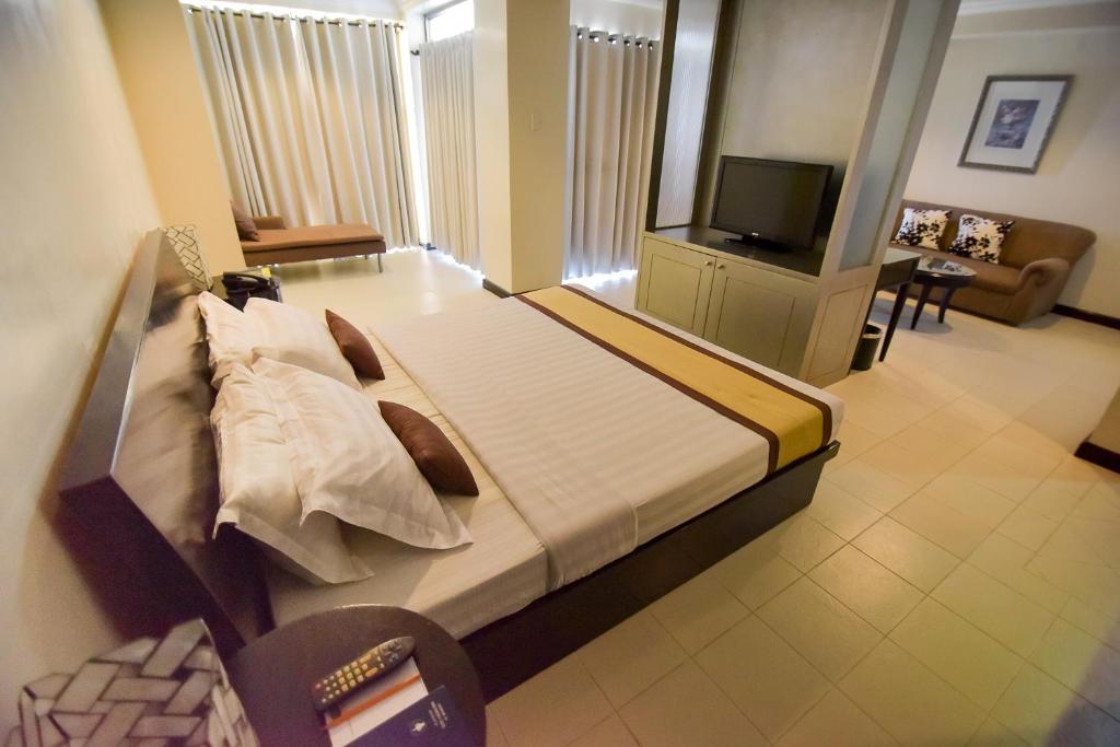 Postel nebo postele na pokoji v ubytování Hotel Tavern Surigao