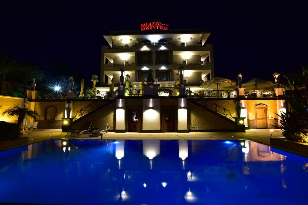 Bazén v ubytování Palazzo Rosenthal Vesuview Hotel & Resort nebo v jeho okolí