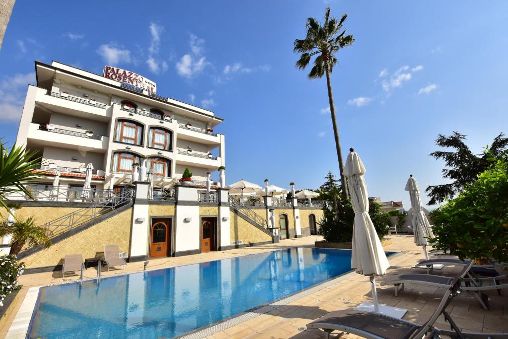 Bazén v ubytování Palazzo Rosenthal Vesuview Hotel & Resort nebo v jeho okolí