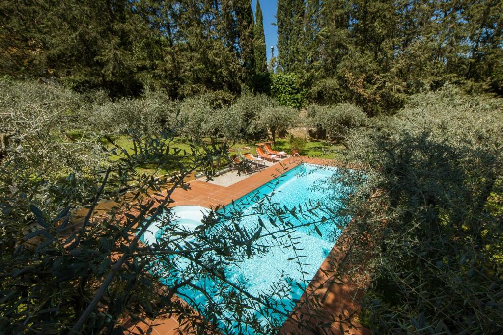 Bazén v ubytovaní Villa in Private Estate,shared Pool,parking,3km to Ponte Vecchio alebo v jeho blízkosti