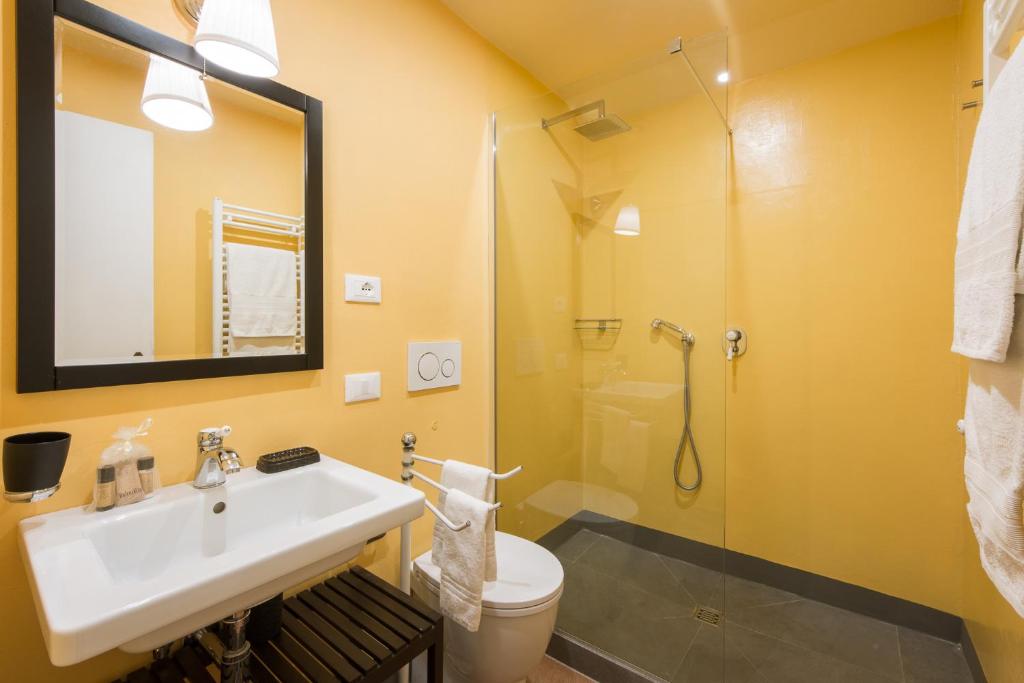 Kúpeľňa v ubytovaní Villa in Private Estate,shared Pool,parking,3km to Ponte Vecchio