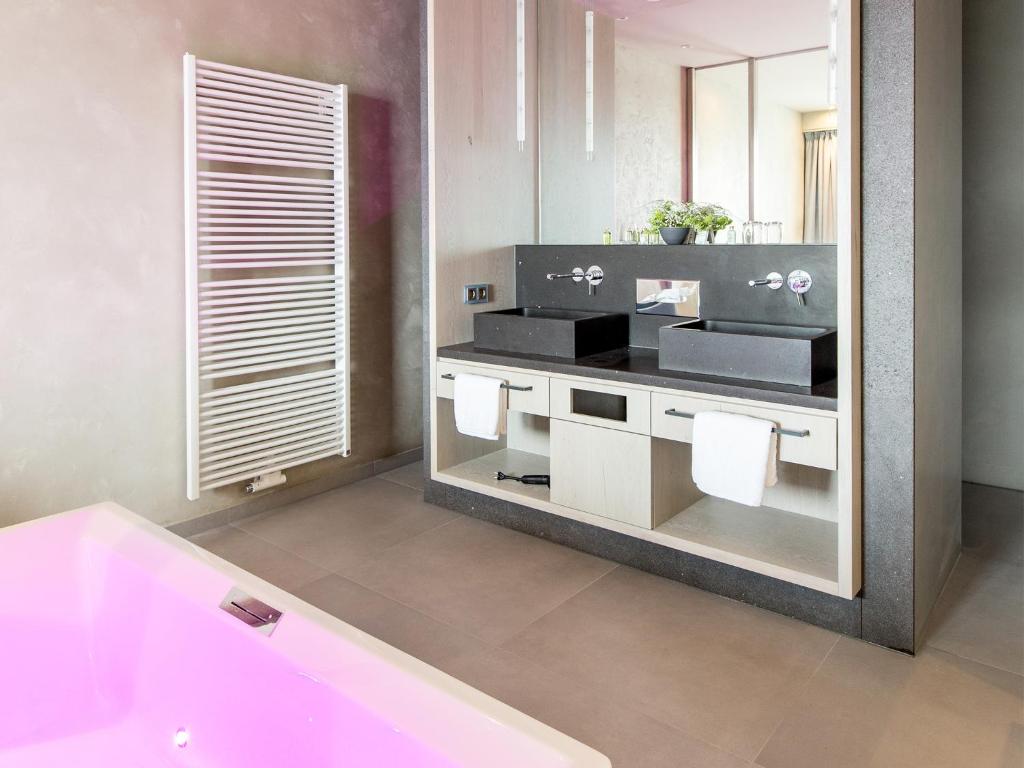 Kuchyň nebo kuchyňský kout v ubytování monte mare SAUNA-SPA-SPORTS-HOTEL