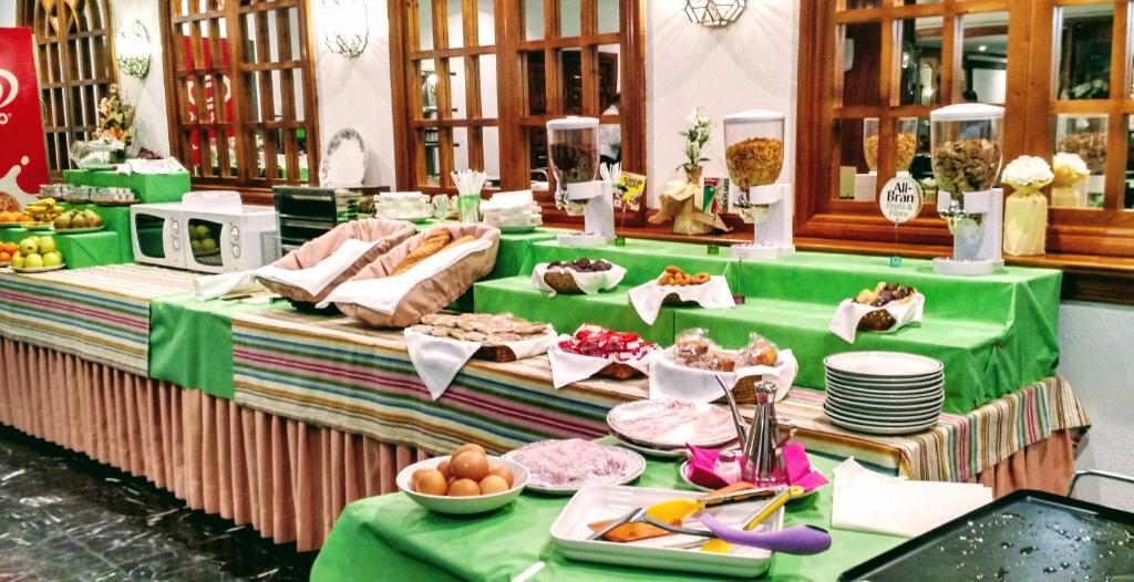 Comida en o cerca de este hotel