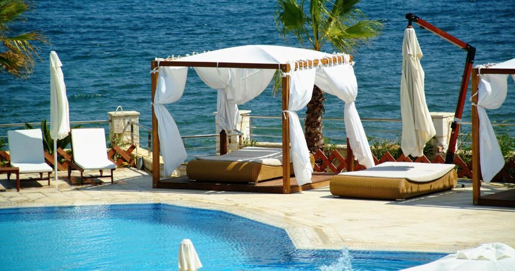 Bazén v ubytování Ionian Emerald Resort nebo v jeho okolí