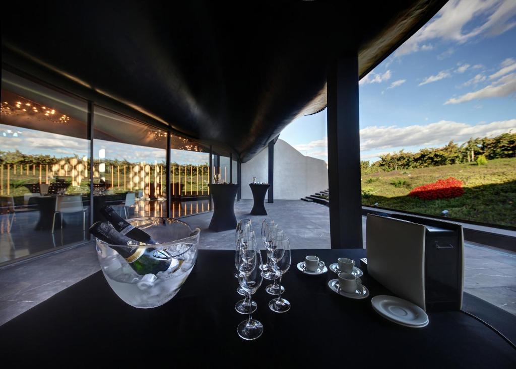 Nápoje v ubytování Mastinell Cava & Boutique Hotel by Olivia Hotels Collection