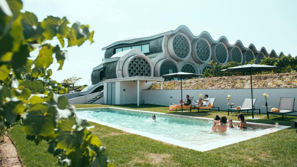 Bazén v ubytování Mastinell Cava & Boutique Hotel by Olivia Hotels Collection nebo v jeho okolí