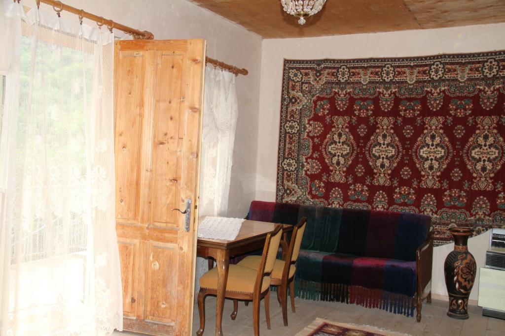Posezení v ubytování Marine's Guest House