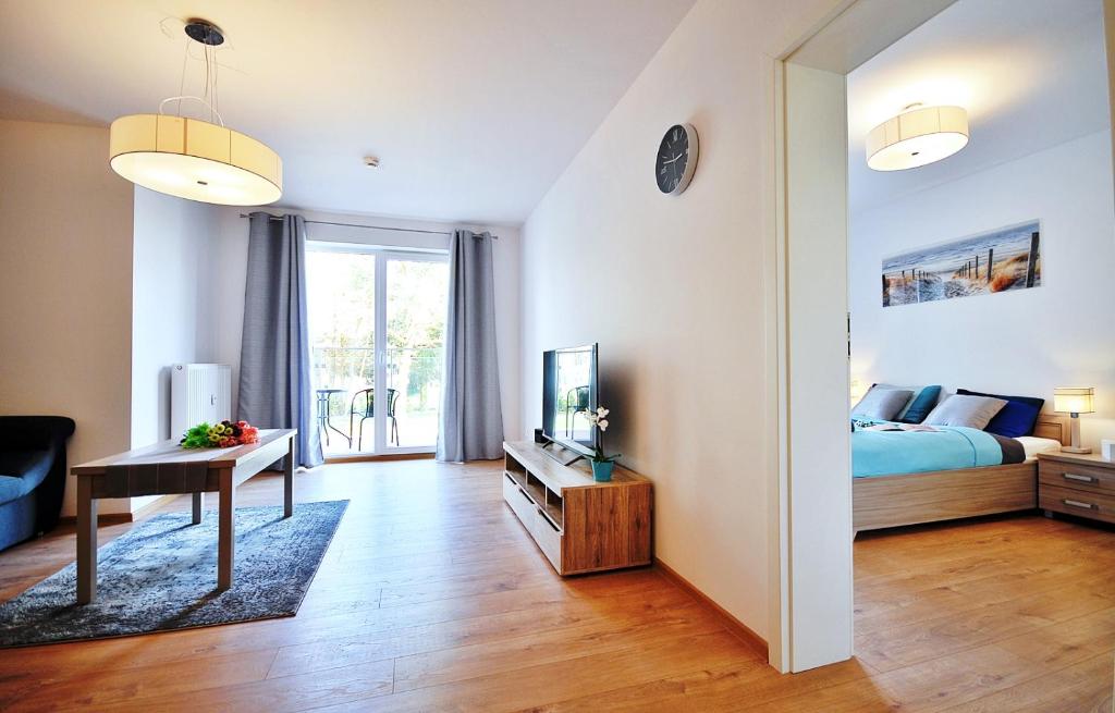 Televízia a/alebo spoločenská miestnosť v ubytovaní Apartament Lazur Polanki Park