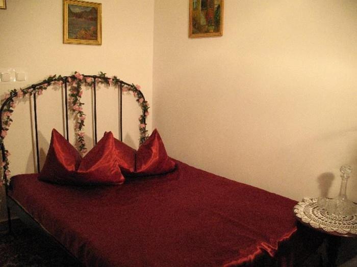 Postel nebo postele na pokoji v ubytování Piaseczno Willa Staropolska