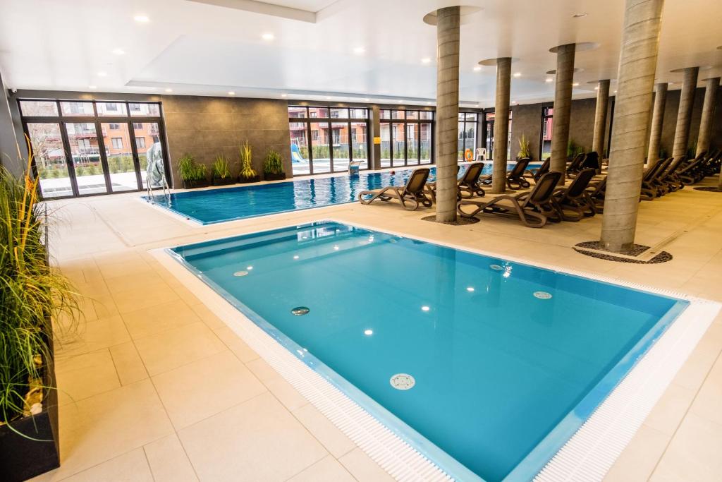 Bazén v ubytovaní Apartament Lazur Polanki Park alebo v jeho blízkosti
