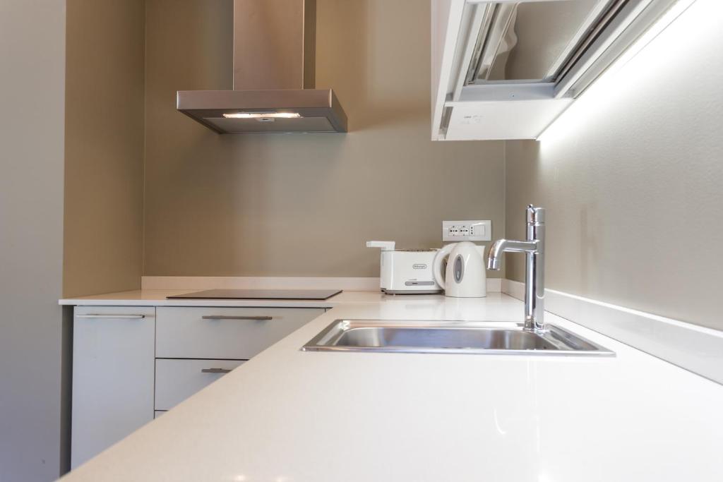 A kitchen or kitchenette at La Giostra Home Apartments
