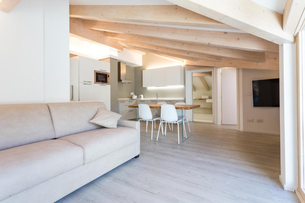 A seating area at La Giostra Home Apartments