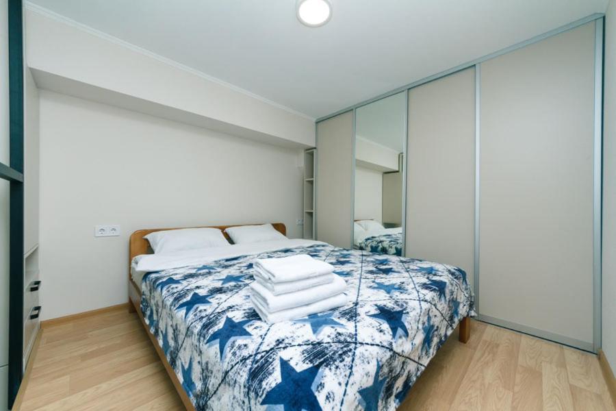 Postel nebo postele na pokoji v ubytování FlatRent SmartHouse