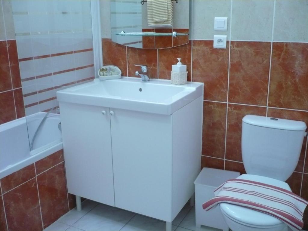 Koupelna v ubytování Les Convertigues