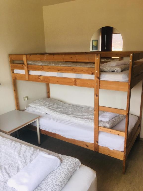 Postel nebo postele na pokoji v ubytování Bjarkarholt Guesthouse