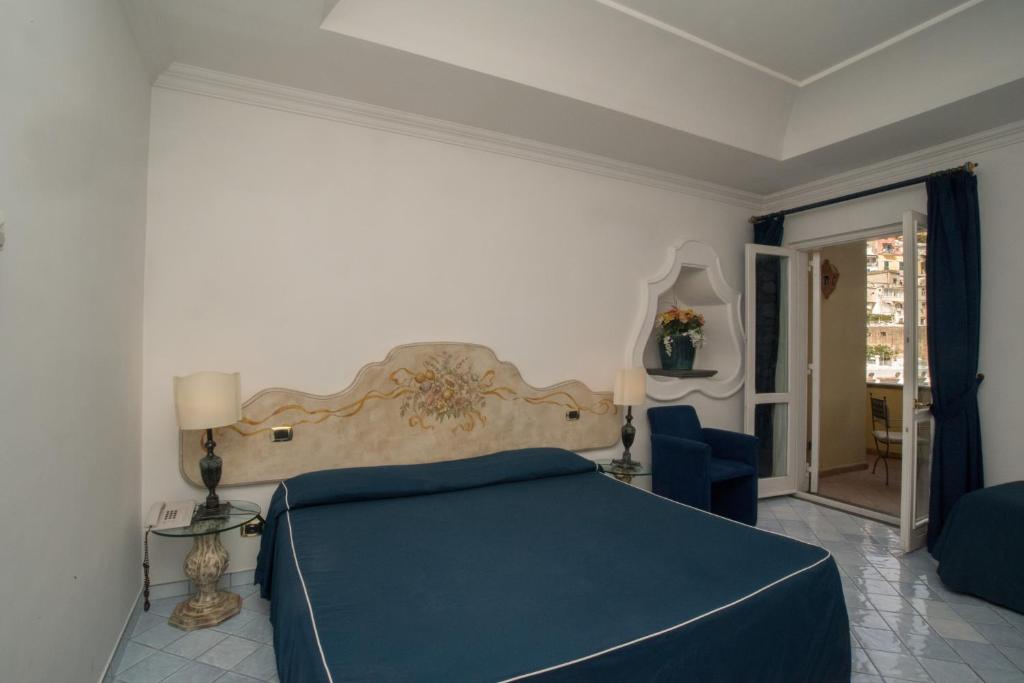 מיטה או מיטות בחדר ב-Hotel Posa Posa