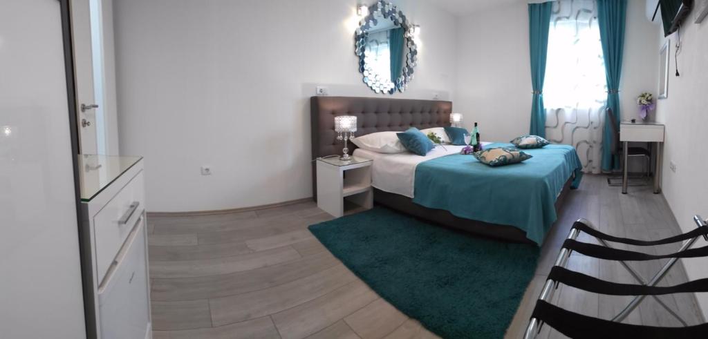 Posteľ alebo postele v izbe v ubytovaní Kuzma Rooms and Apartments