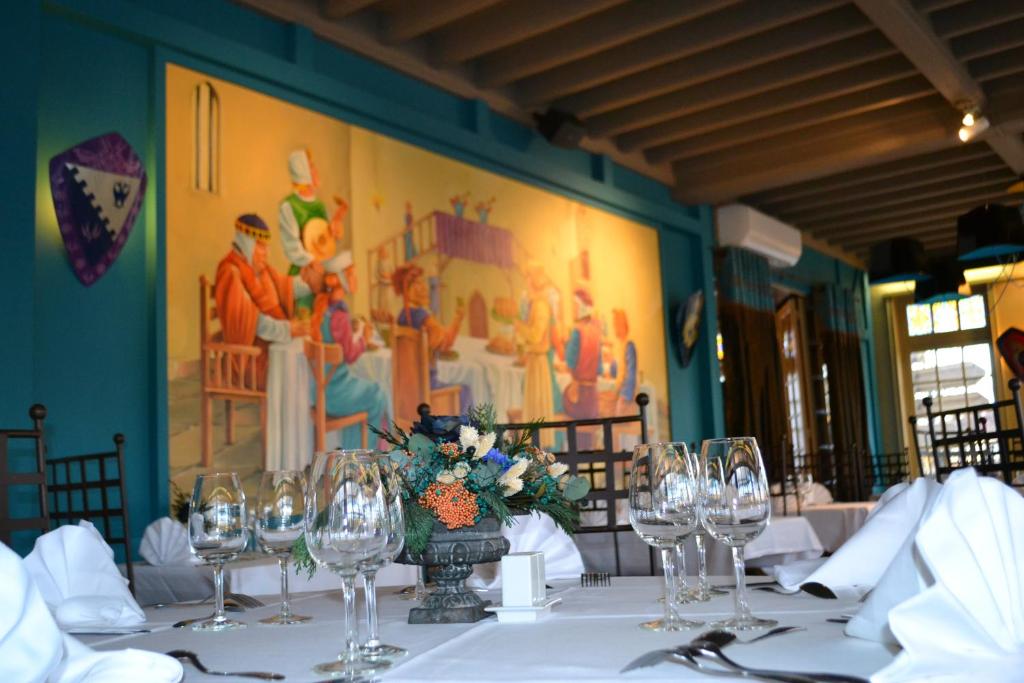 Restaurace v ubytování La Tablée Médiévale