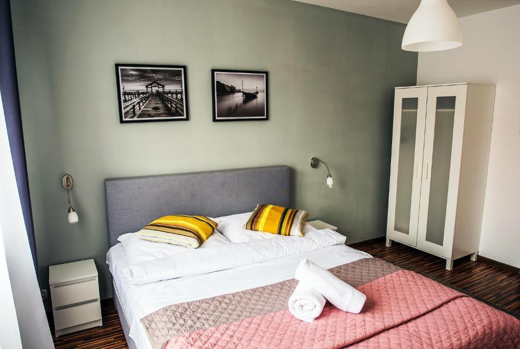 Posteľ alebo postele v izbe v ubytovaní Apartamenty Centrum