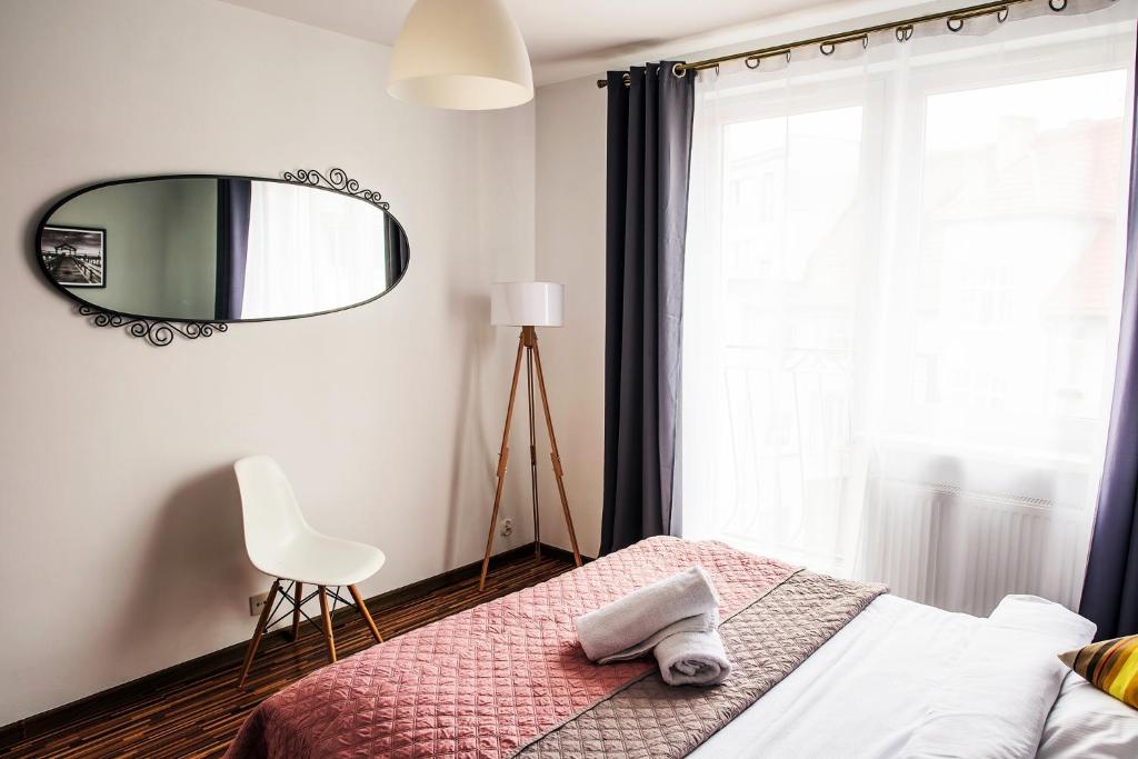 Posteľ alebo postele v izbe v ubytovaní Apartamenty Centrum
