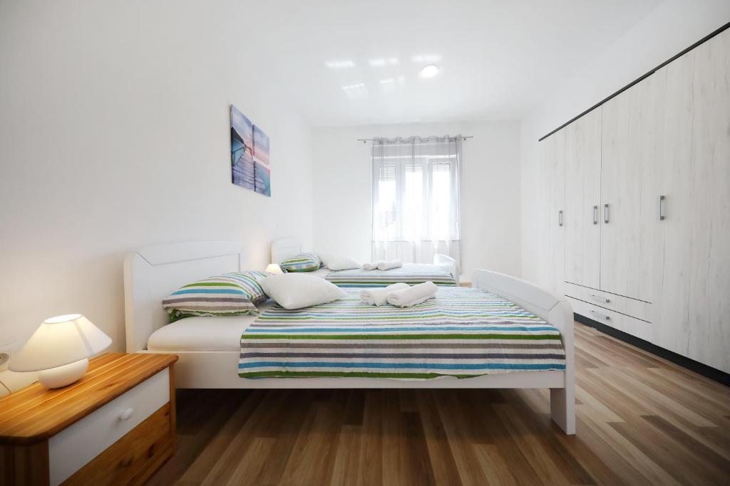 Postel nebo postele na pokoji v ubytování Apartman Dendo