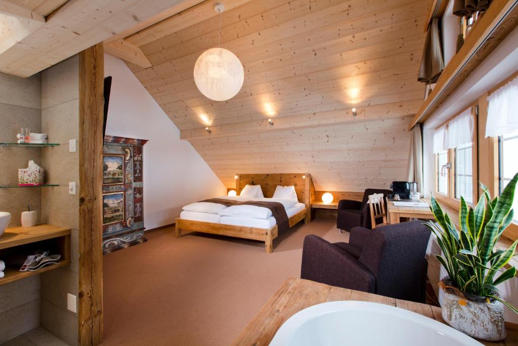 Postel nebo postele na pokoji v ubytování Bären - Das Gästehaus