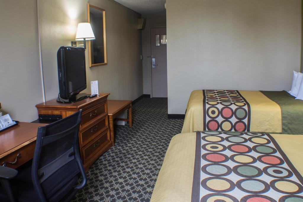 Postel nebo postele na pokoji v ubytování Econo Lodge
