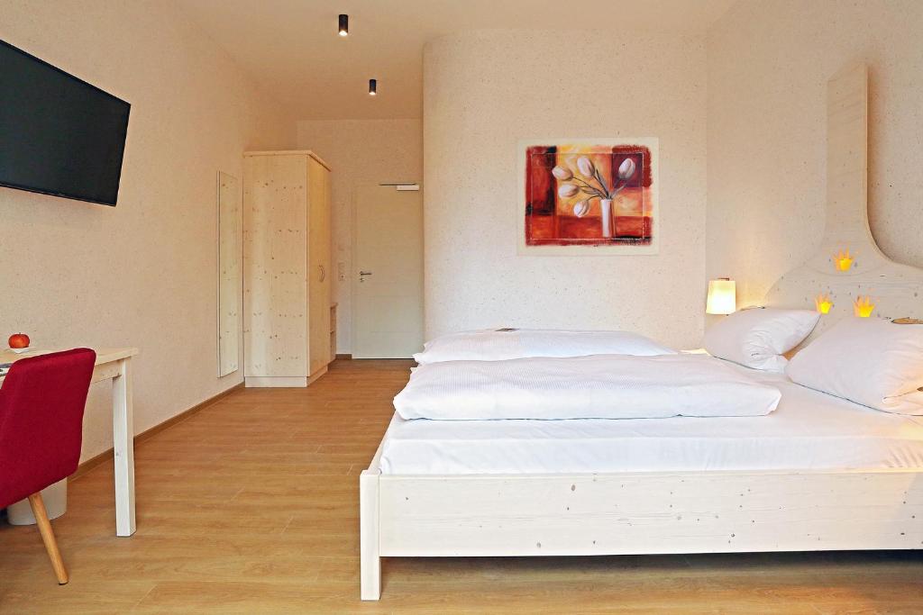 Postel nebo postele na pokoji v ubytování Hotel & Brauereigasthof Drei Kronen