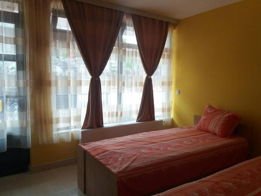 Giường trong phòng chung tại Guest House Ohrid Trpeski