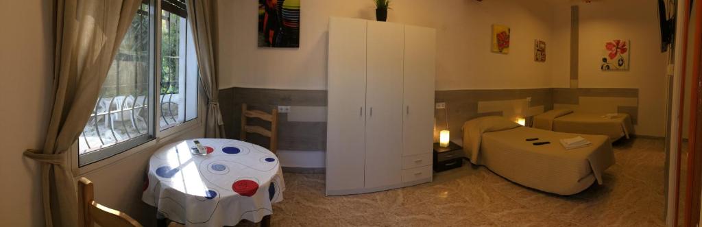 Łóżko lub łóżka w pokoju w obiekcie Apartamentos Villa Mar 13 Torremolinos