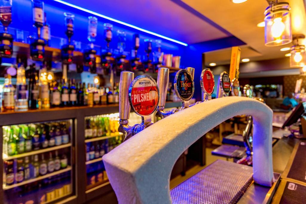 The Redwood Hotel - Resim 4