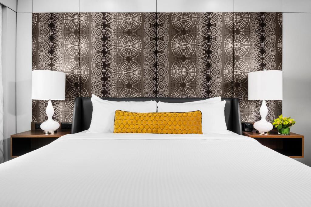 Postel nebo postele na pokoji v ubytování Hotel Arts