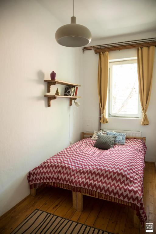 Postel nebo postele na pokoji v ubytování Liget Vendégház
