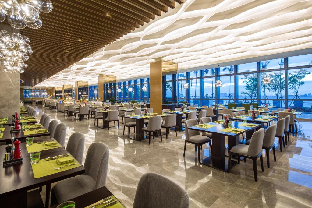 Restaurace v ubytování Fliport Wutong Hotel-Free Welcome Fruit & Near Exhibition Center
