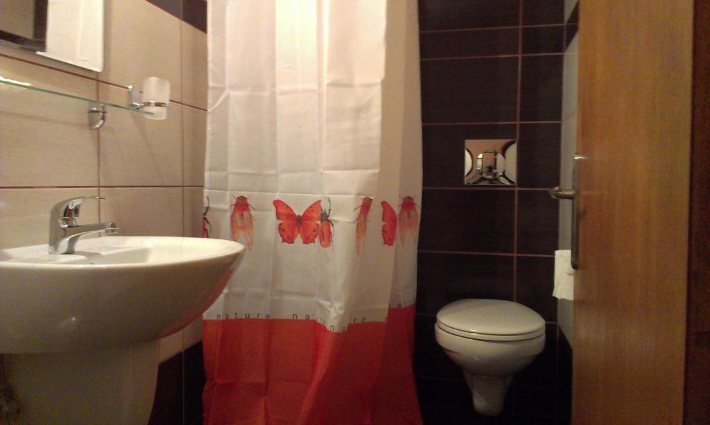 Koupelna v ubytování Makedonia Hotel