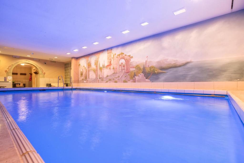 Bazén v ubytování Hotel Hartl's Lindenmühle nebo v jeho okolí