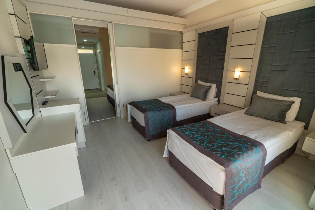 Postel nebo postele na pokoji v ubytování Linda Resort Hotel