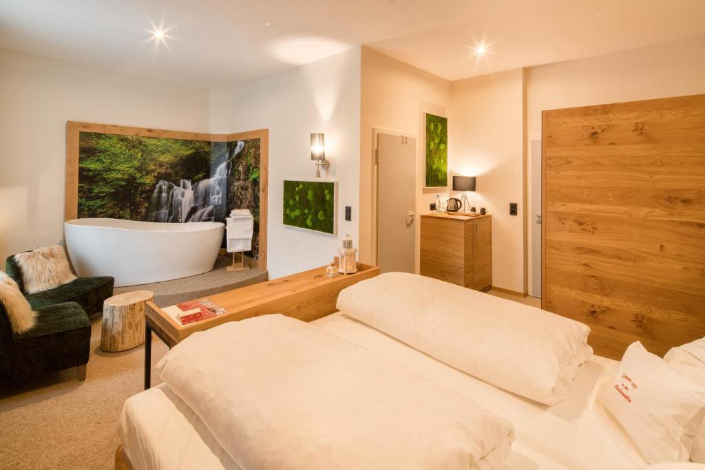 Postel nebo postele na pokoji v ubytování Hotel Hartl's Lindenmühle