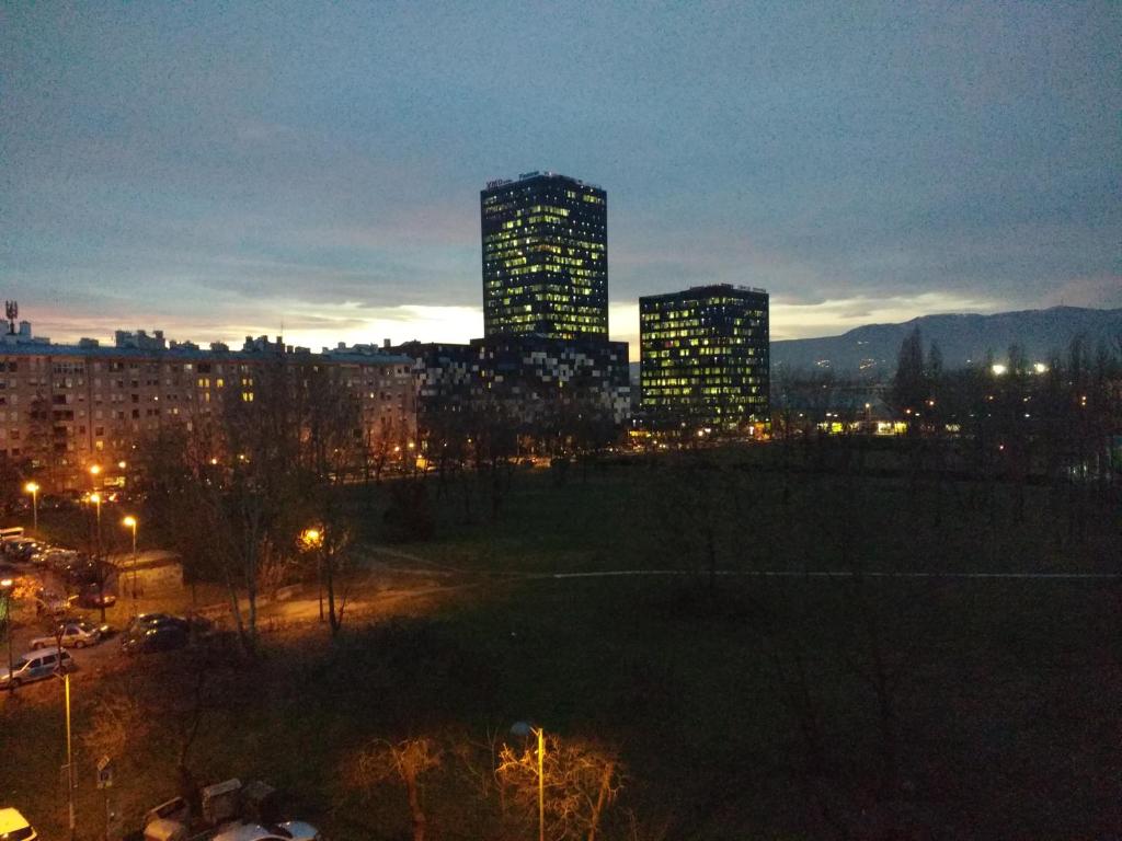 Nespecifikovaný výhled na destinaci Záhřeb nebo výhled na město při pohledu z apartmánu