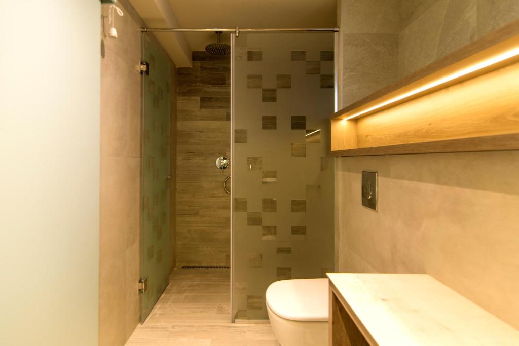 Bagno di Garni Hotel D10
