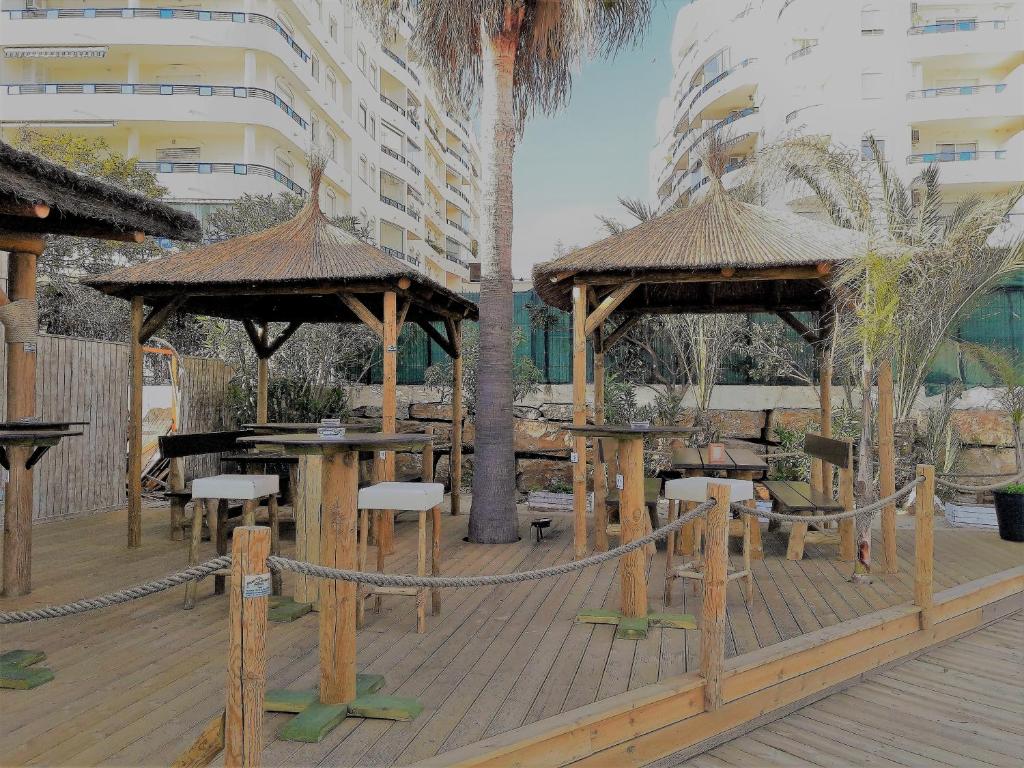 Reštaurácia alebo iné gastronomické zariadenie v ubytovaní Banana Beach 1a Li­nea de playa