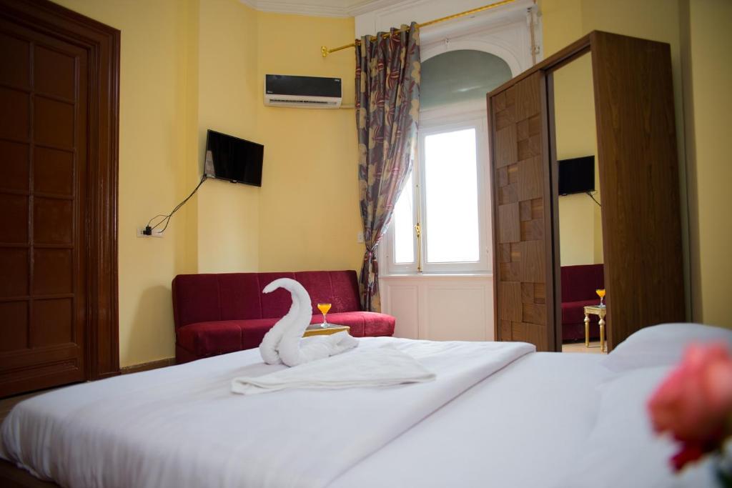Postel nebo postele na pokoji v ubytování New Grand Royal Hotel Cairo