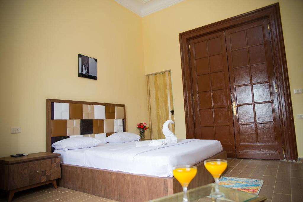 Postel nebo postele na pokoji v ubytování New Grand Royal Hotel Cairo