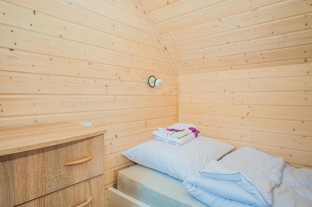 Postel nebo postele na pokoji v ubytování Sloneczne Sarbinowo