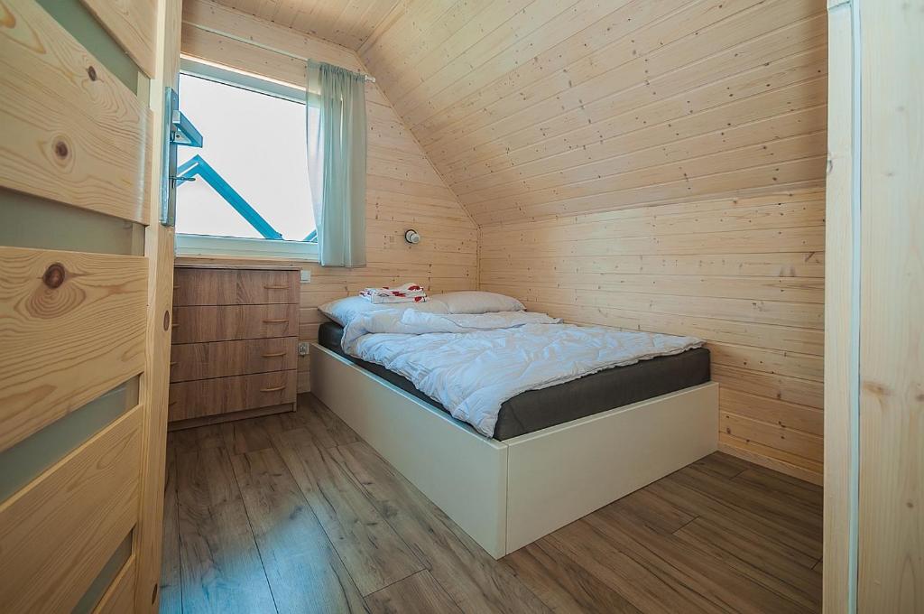 Postel nebo postele na pokoji v ubytování Sloneczne Sarbinowo