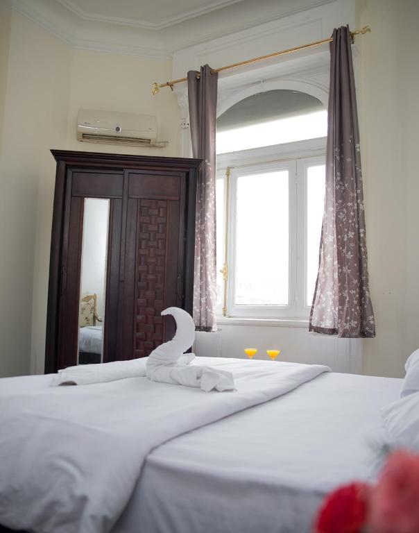 Postel nebo postele na pokoji v ubytování New Grand Royal Hotel Cairo