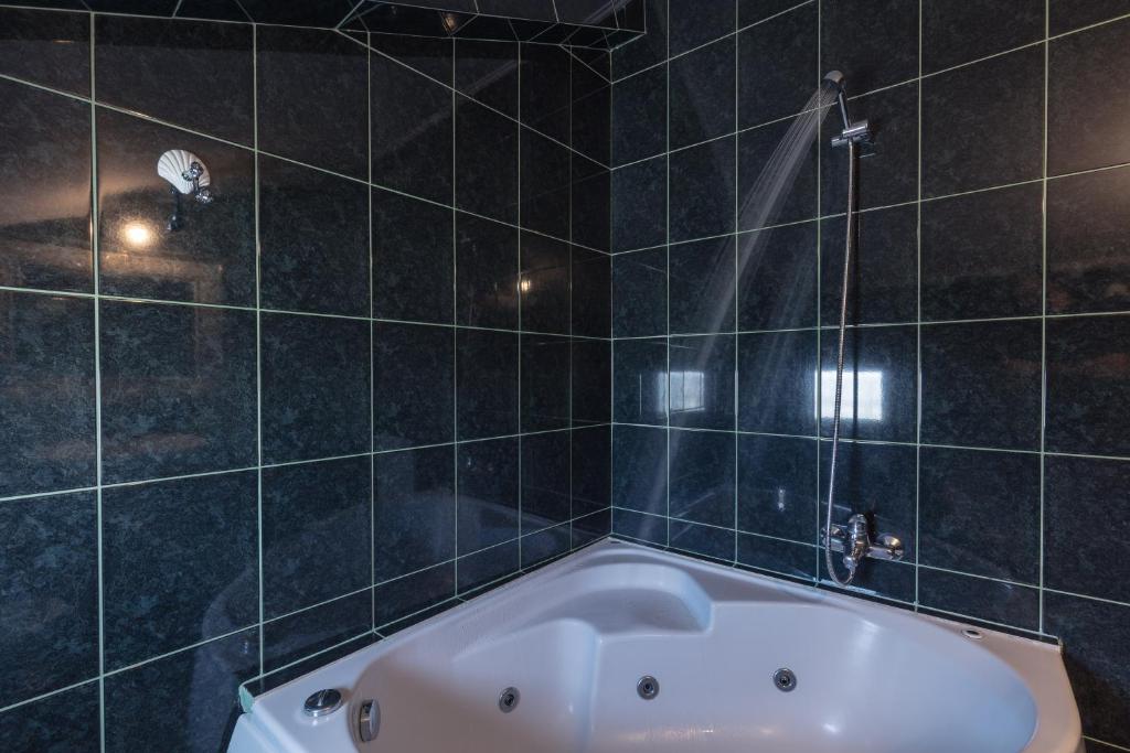 Koupelna v ubytování Aktaion Beach Boutique Hotel & Spa