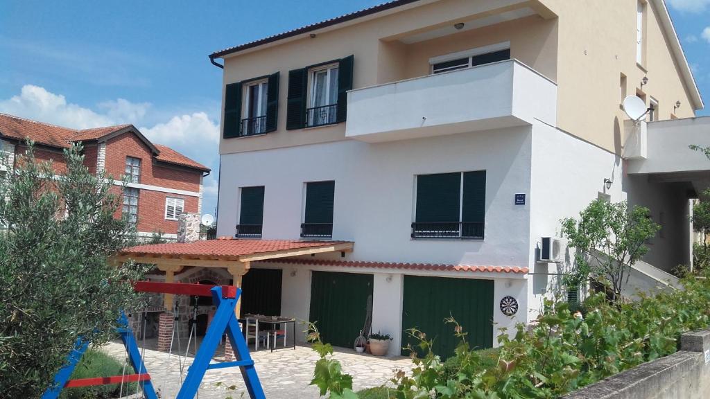 Amadrian Apartments
