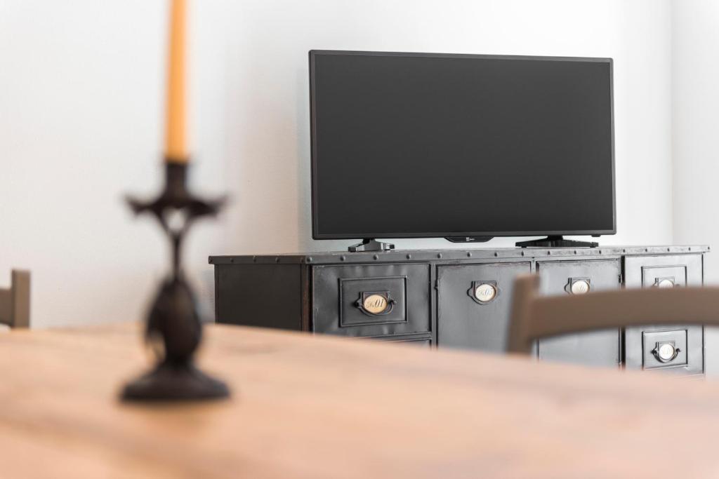 Telewizja i/lub zestaw kina domowego w obiekcie Casa Tonetta Luxury Apartments