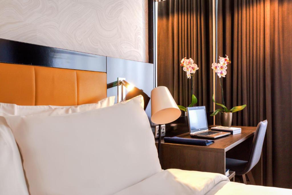 Clayton Hotel Dublin Airport Central photo